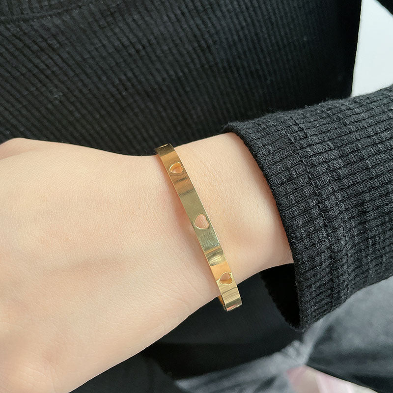 Hollow Out Heart Bangle