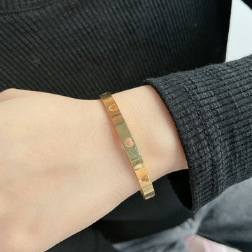 Hollow Out Heart Bangle